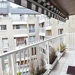 Arana Apartment By Basquehomes