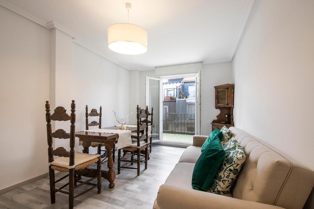Apartment Beautiful With Terrace - Prime Location! *