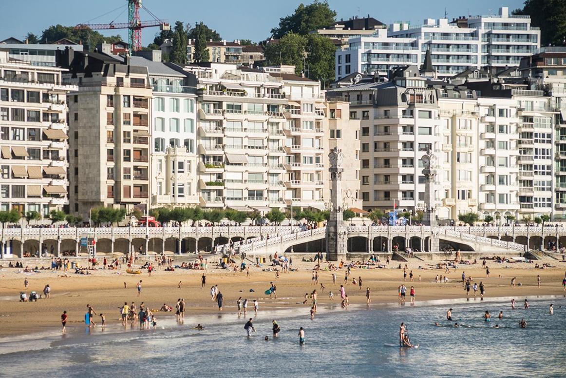 Brand New I Beachfront I 3 Min Old Town Anvers Apartment *