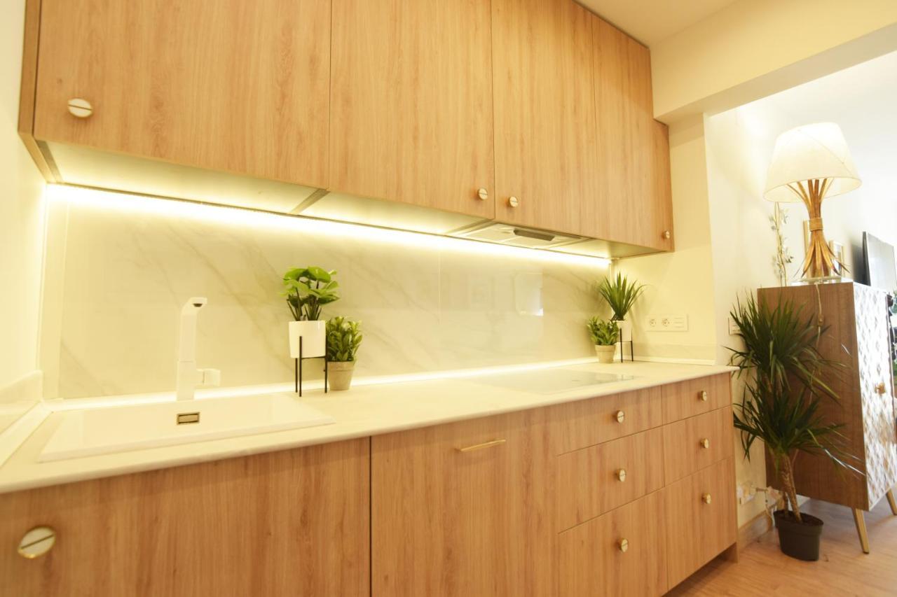 Apartment Paradise Luxurious Apartment, Free Parking, 3 Double Rooms, 4 Beds, Terrace, Jacuzzi, New San Sebastian