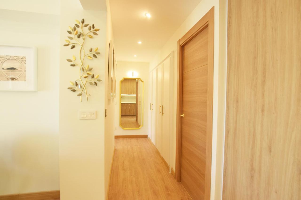 Paradise Luxurious Apartment, Free Parking, 3 Double Rooms, 4 Beds, Terrace, Jacuzzi, New Apartment