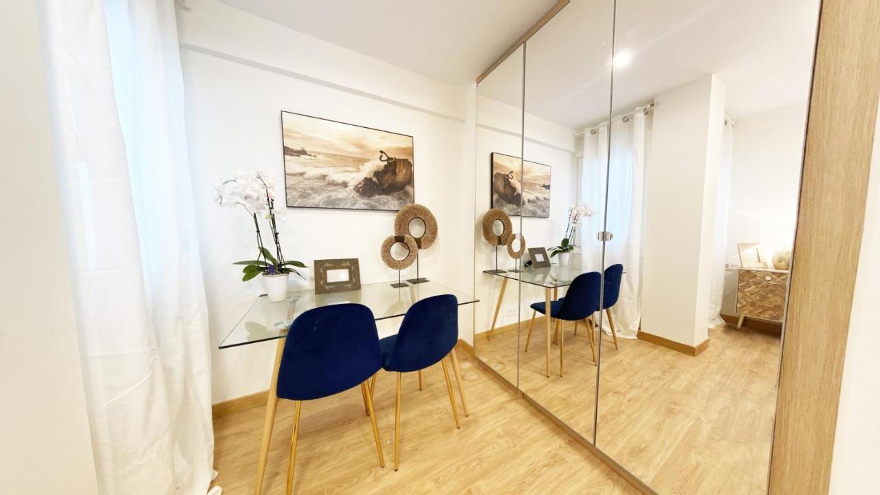 Paradise Luxurious Apartment, Free Parking, 3 Double Rooms, 4 Beds, Terrace, Jacuzzi, New *