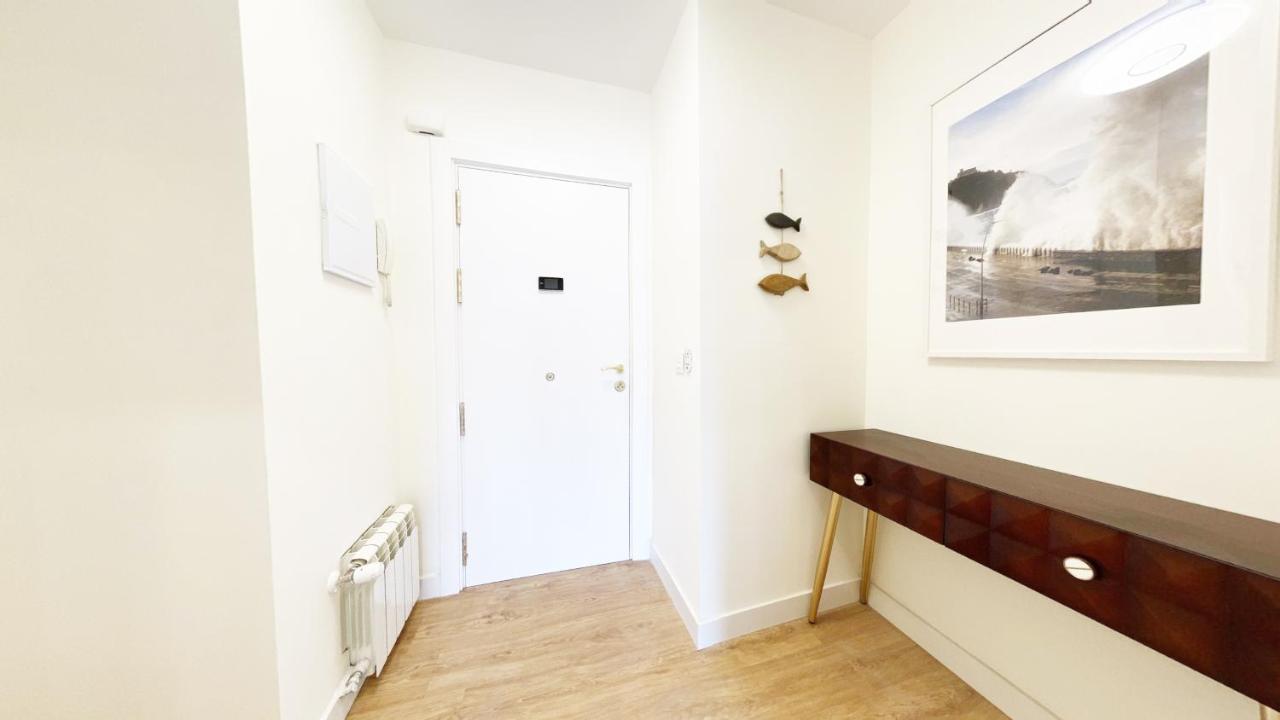 Paradise Luxurious Apartment, Free Parking, 3 Double Rooms, 4 Beds, Terrace, Jacuzzi, New Apartment San Sebastian