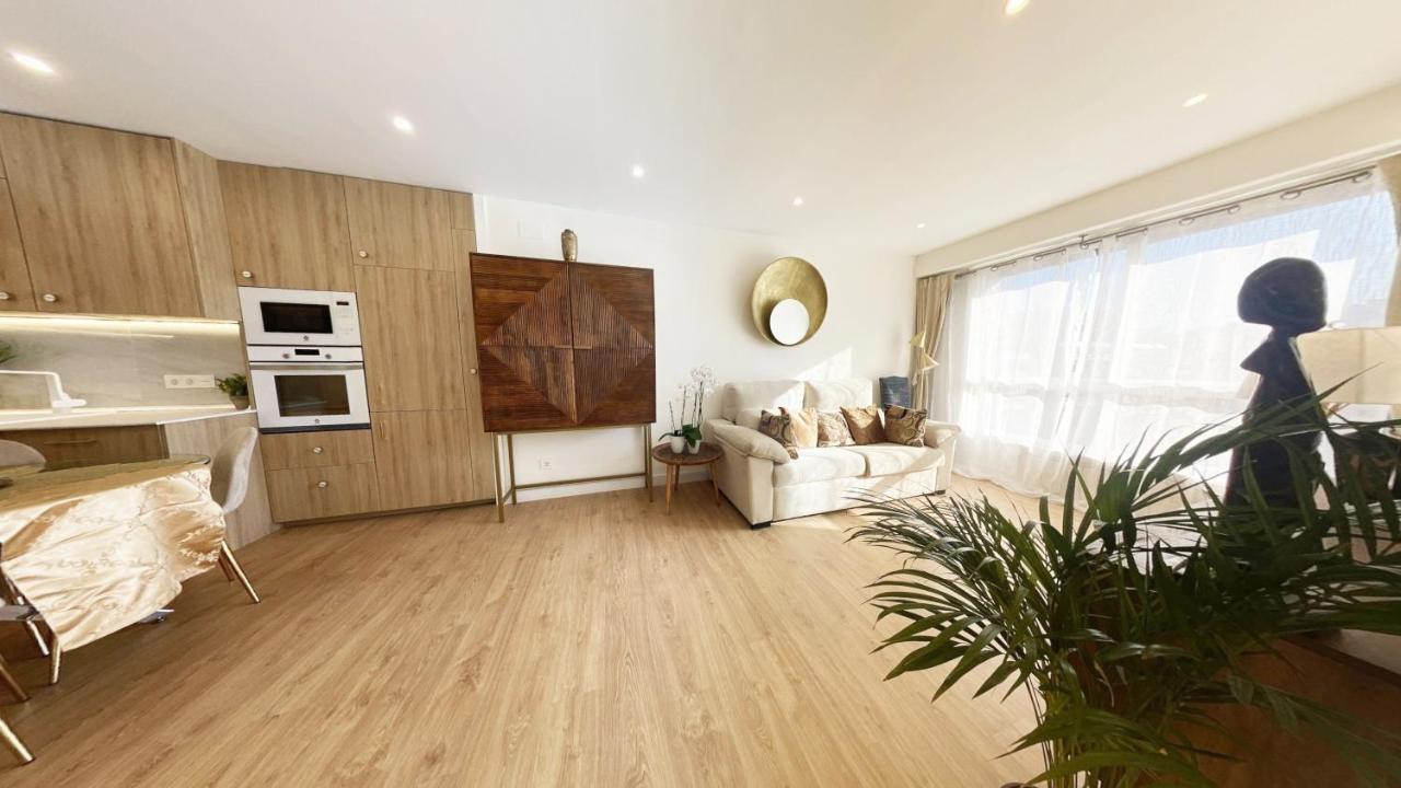 Bahia Luxurious Apartment, 3 Double Rooms, Free Parking, Terrace, Brand New Apartment *