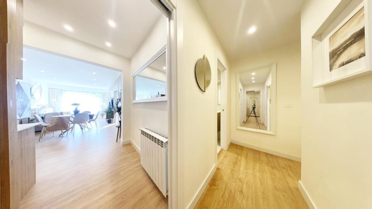 Bahia Luxurious Apartment, 3 Double Rooms, Free Parking, Terrace, Brand New