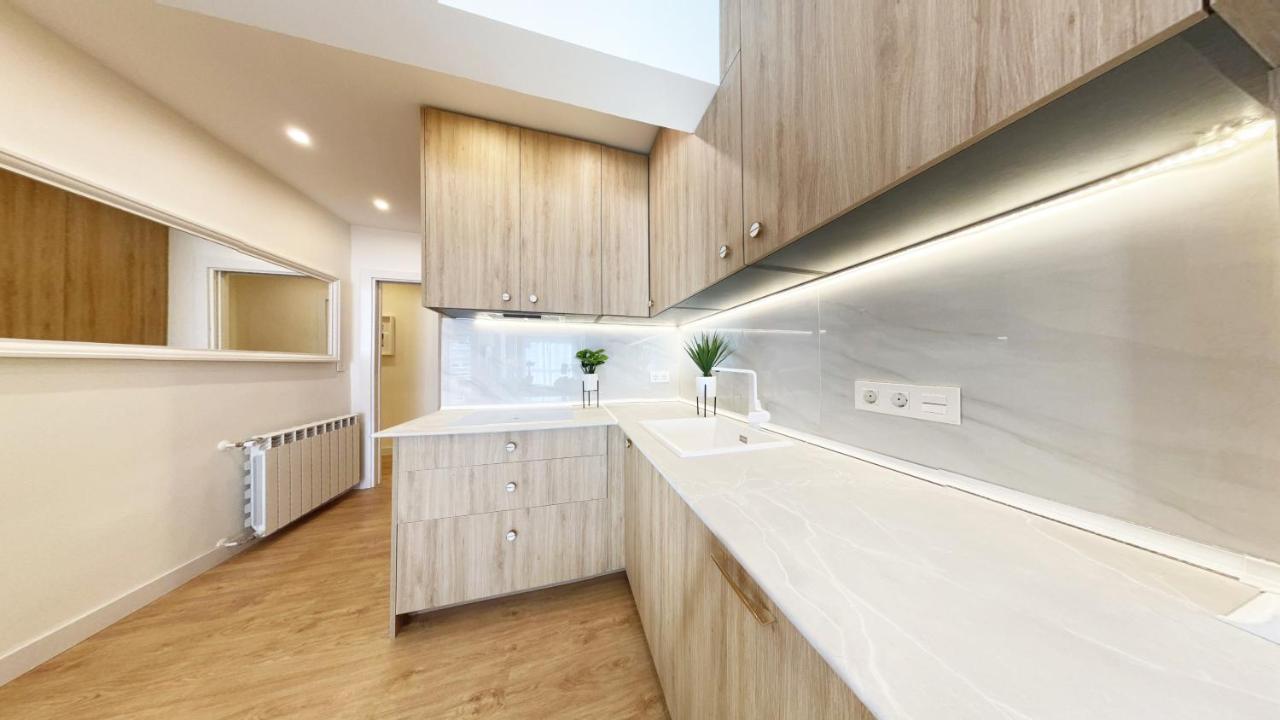 Bahia Luxurious Apartment, 3 Double Rooms, Free Parking, Terrace, Brand New San Sebastian