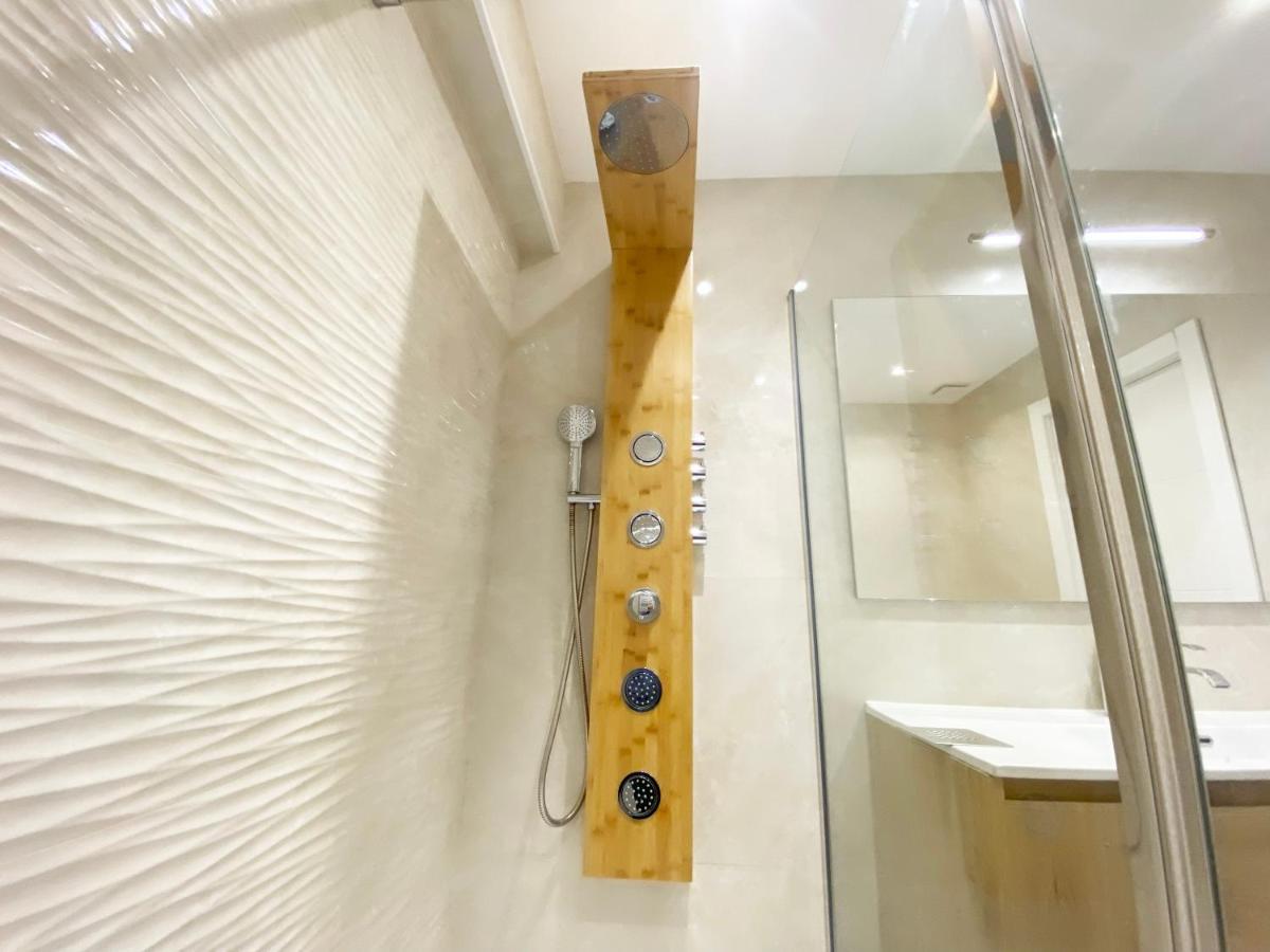 Bahia Luxurious Apartment, 3 Double Rooms, Free Parking, Terrace, Brand New Apartment