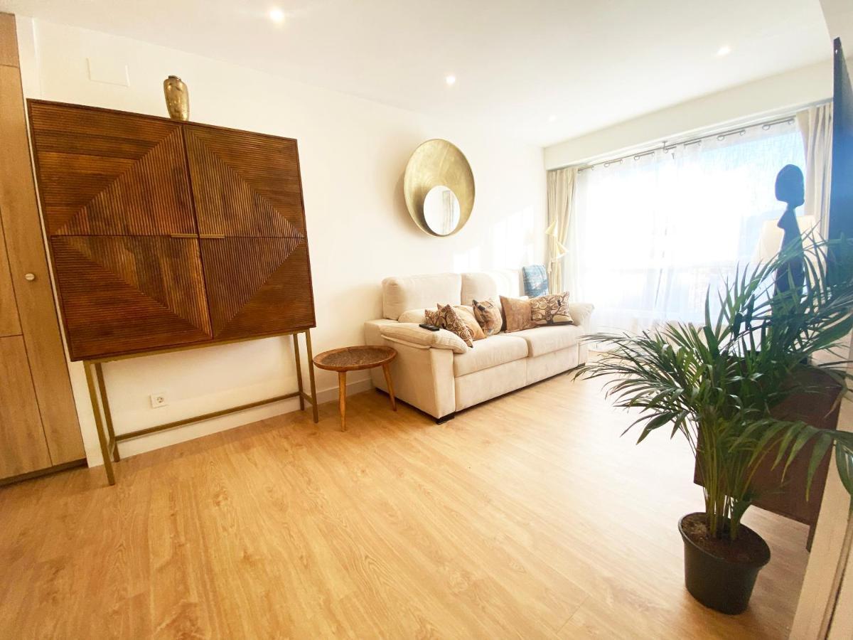 Bahia Luxurious Apartment, 3 Double Rooms, Free Parking, Terrace, Brand New