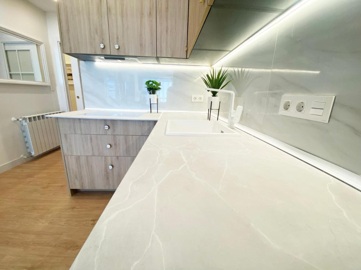 Bahia Luxurious Apartment, 3 Double Rooms, Free Parking, Terrace, Brand New