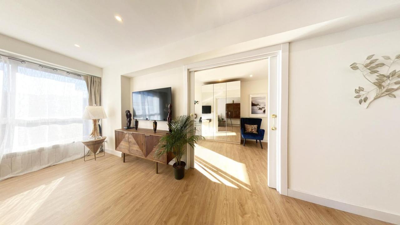 Apartment Bahia Luxurious Apartment, 3 Double Rooms, Free Parking, Terrace, Brand New *