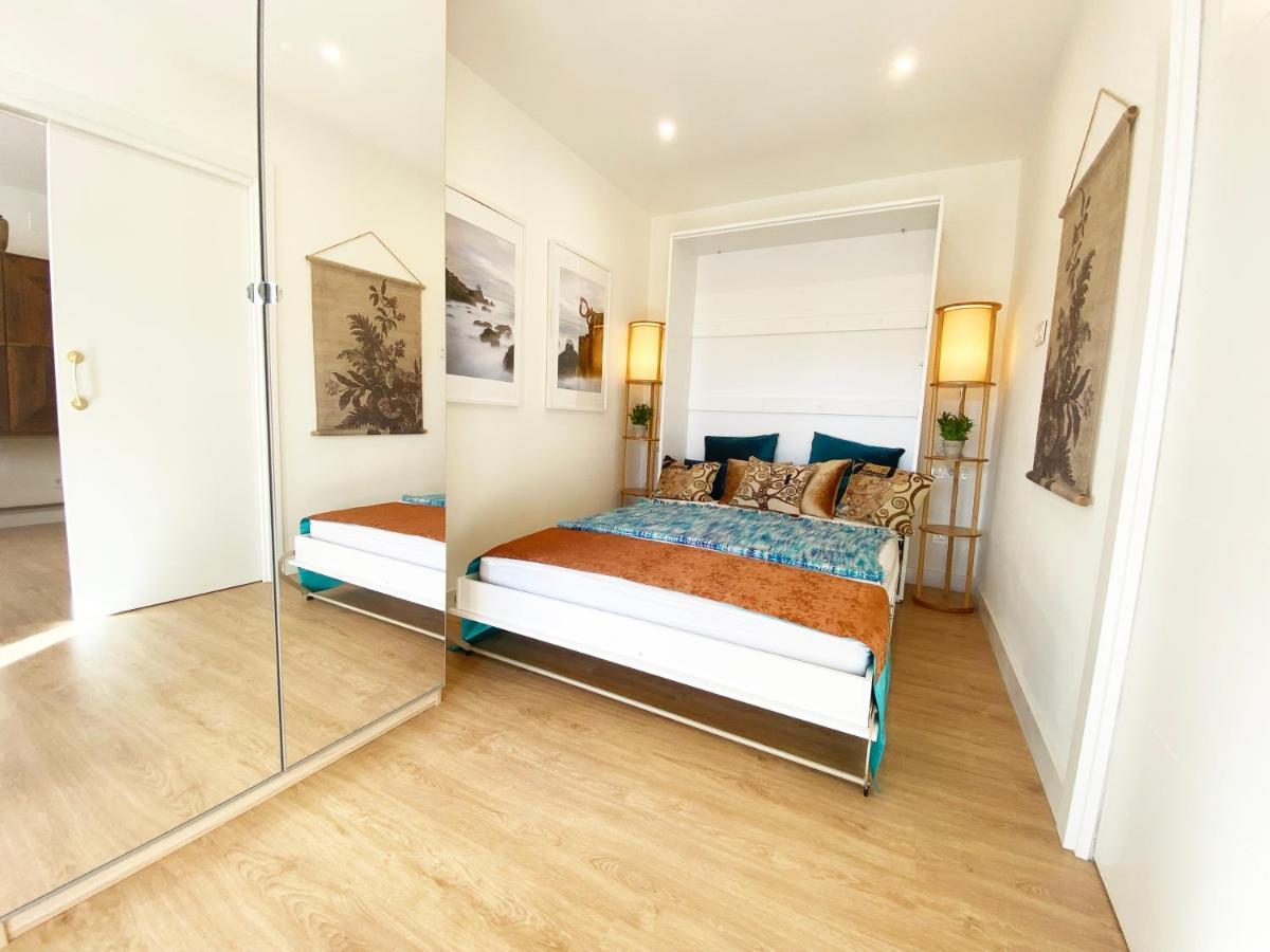 Bahia Luxurious Apartment, 3 Double Rooms, Free Parking, Terrace, Brand New *