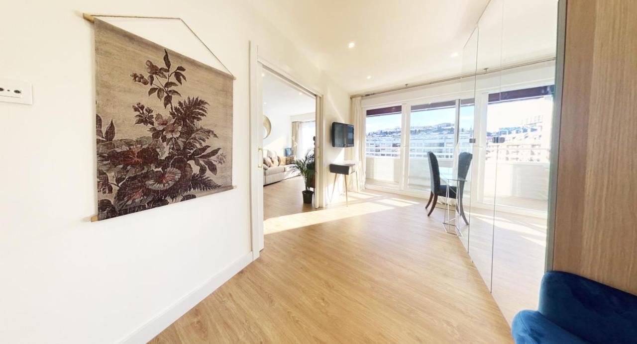 Bahia Luxurious Apartment, 3 Double Rooms, Free Parking, Terrace, Brand New *