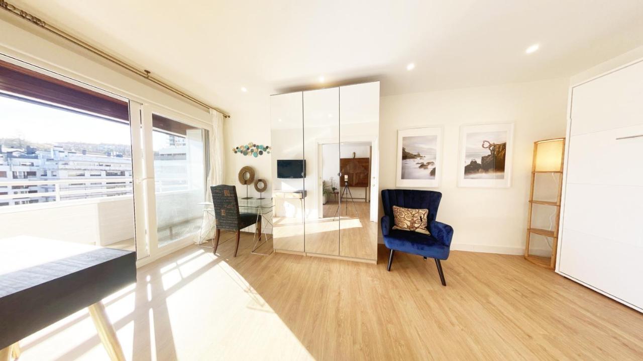 Bahia Luxurious Apartment, 3 Double Rooms, Free Parking, Terrace, Brand New Apartment