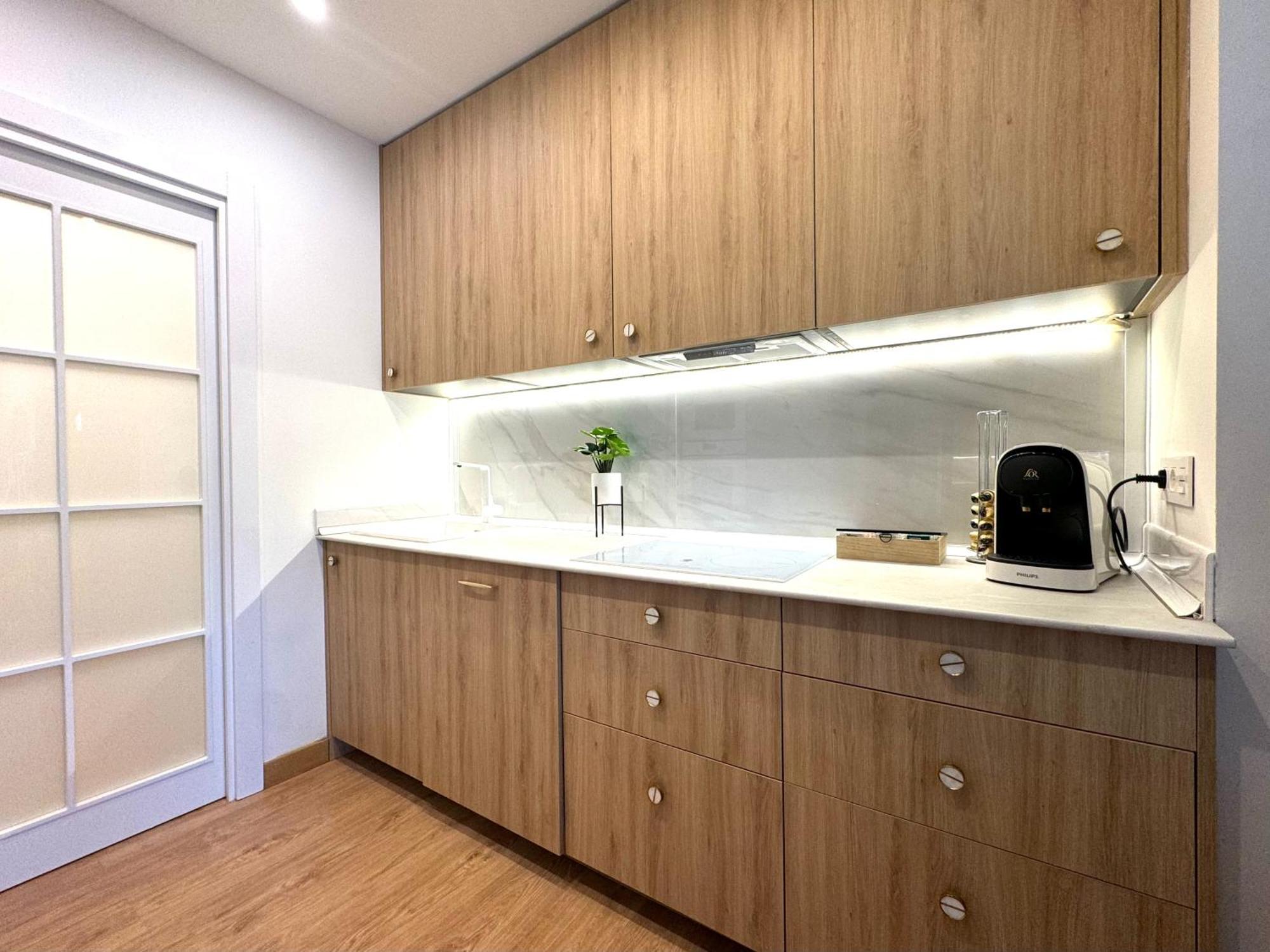 Paradise Luxurious Apartment, Free Parking, 3 Double Rooms, 4 Beds, Terrace, Jacuzzi, New Apartment