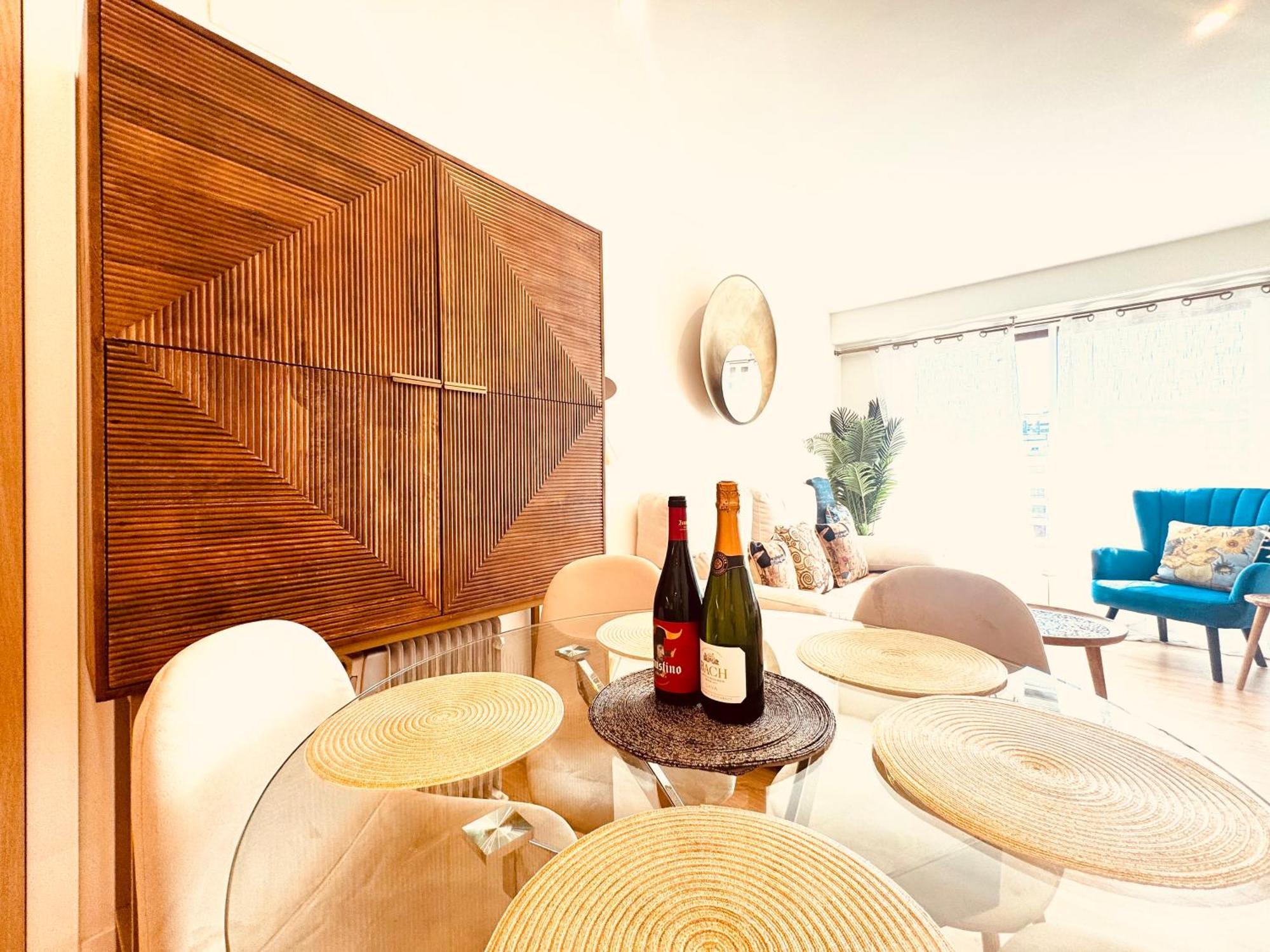 Bahia Luxurious Apartment, 3 Double Rooms, Free Parking, Terrace, Brand New *