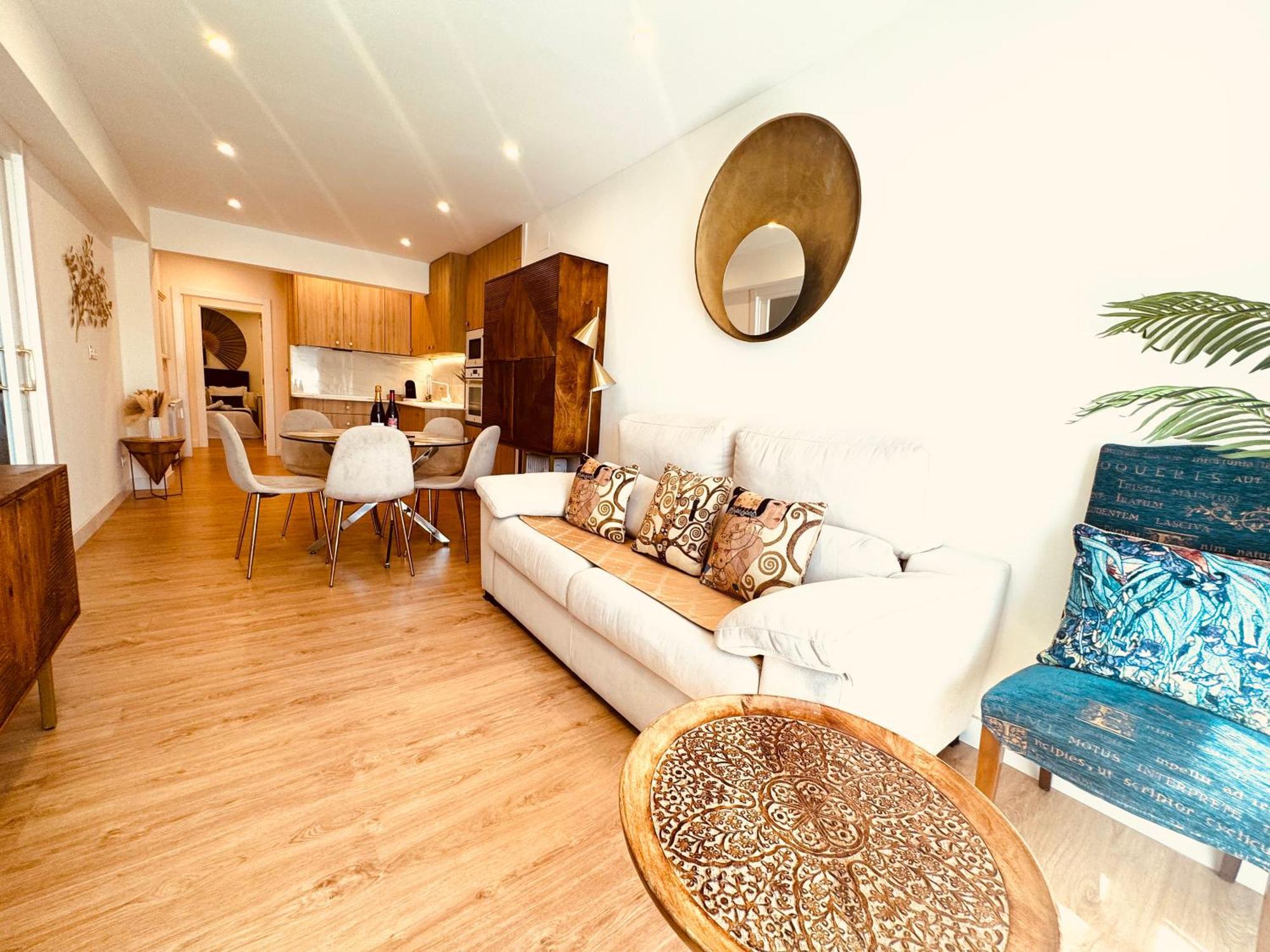 Bahia Luxurious Apartment, 3 Double Rooms, Free Parking, Terrace, Brand New Apartment