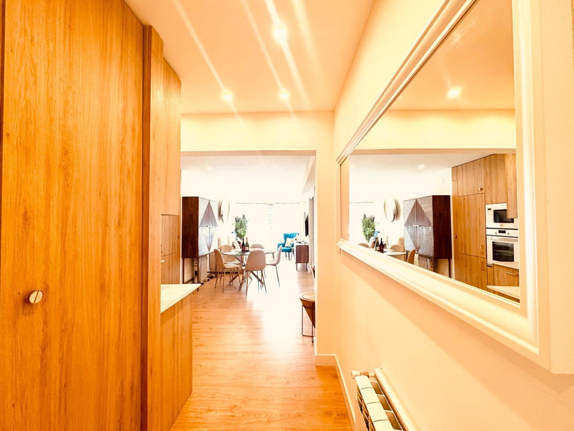 Bahia Luxurious Apartment, 3 Double Rooms, Free Parking, Terrace, Brand New