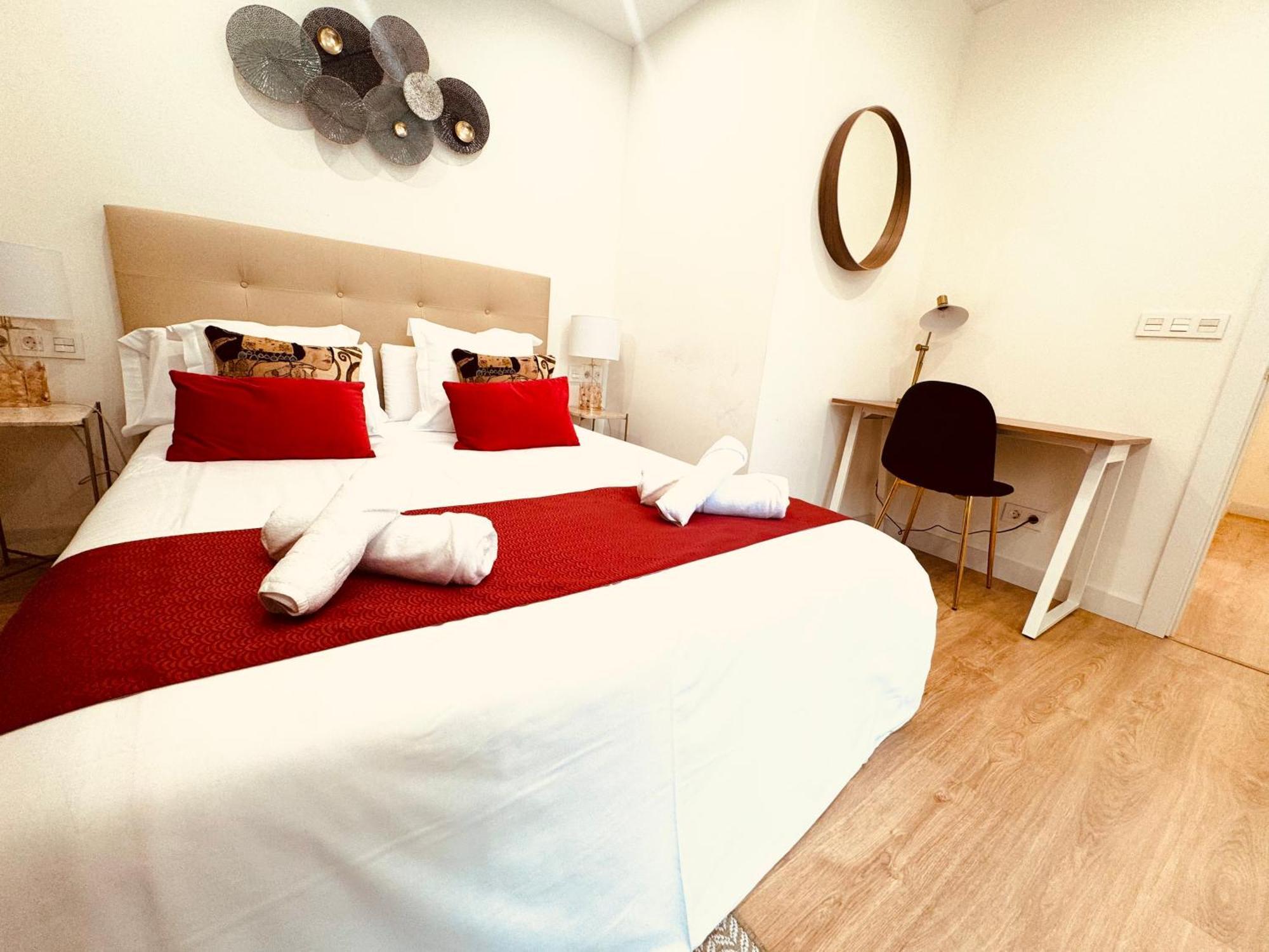 Bahia Luxurious Apartment, 3 Double Rooms, Free Parking, Terrace, Brand New Apartment