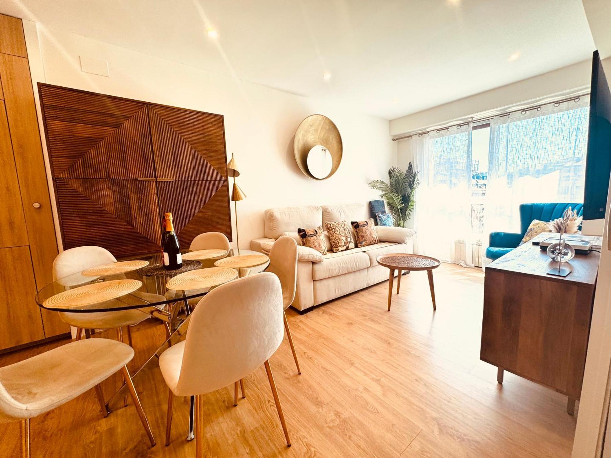 Bahia Luxurious Apartment, 3 Double Rooms, Free Parking, Terrace, Brand New Apartment *