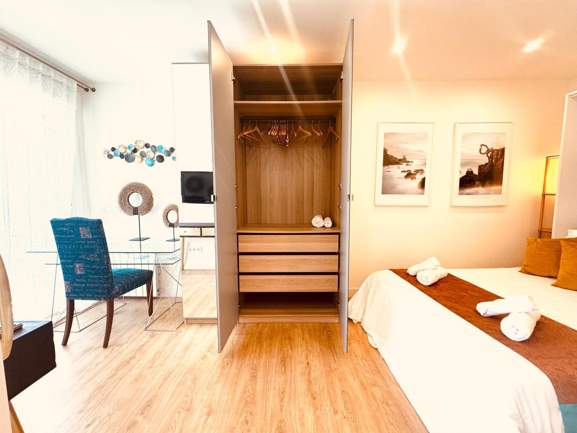 Bahia Luxurious Apartment, 3 Double Rooms, Free Parking, Terrace, Brand New Appartement Saint-Sébastien