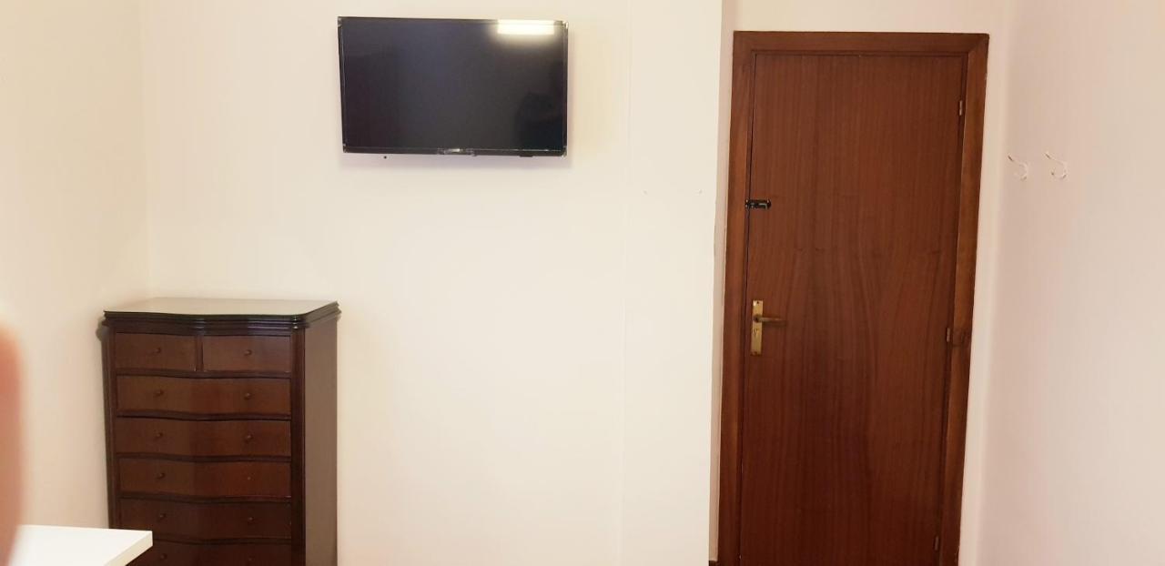 Apartment 3 Bedrooms Soho Parking Included *