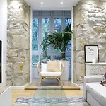 Cozy And Centric Apartment By Cisan Rentals