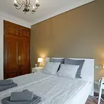 Amplio Apartamento En Gros Con Parking Privado