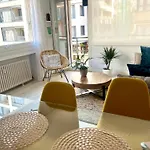 New Gorgeous Central Apartment - Beachfront - 3 Bd