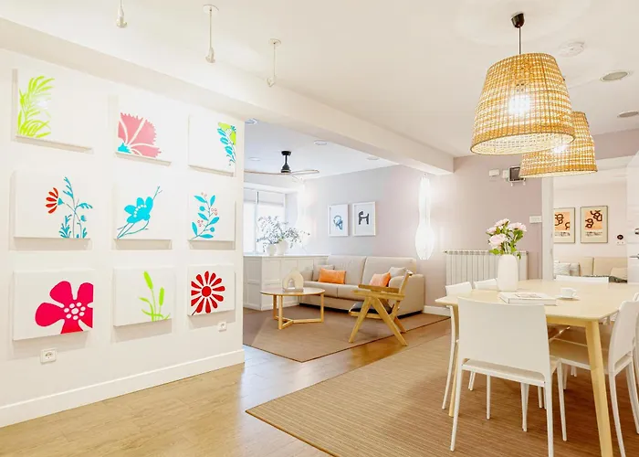 Heart Of San Sebastian⎮Walk Score 99⎮3 Baths