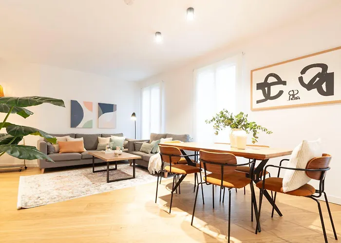 ☆Centric Spacious⎮7 Balconies⎮Brand New ⎮Aircon ☆