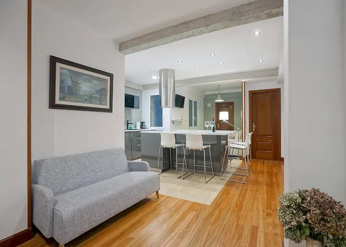 Amplio Apartamento En Gros Con Parking Privado