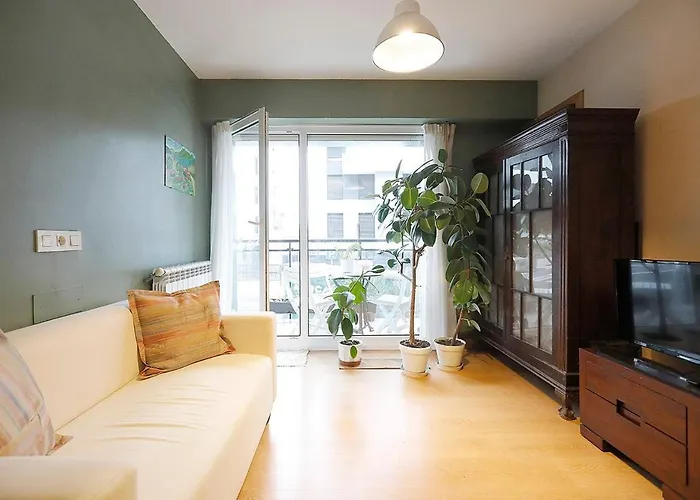 Bright Apartment 2 Bedrooms And 2 Bathrooms, Balcony And Views