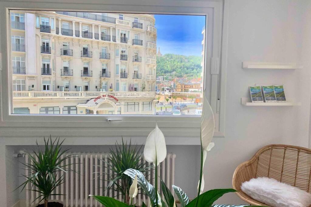 New Gorgeous - Beachfront - 3 Bd *