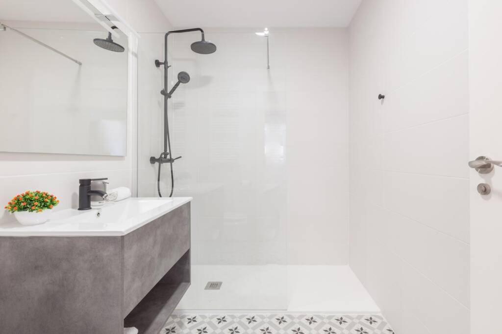 Appartement New Gorgeous - Beachfront - 3 Bd