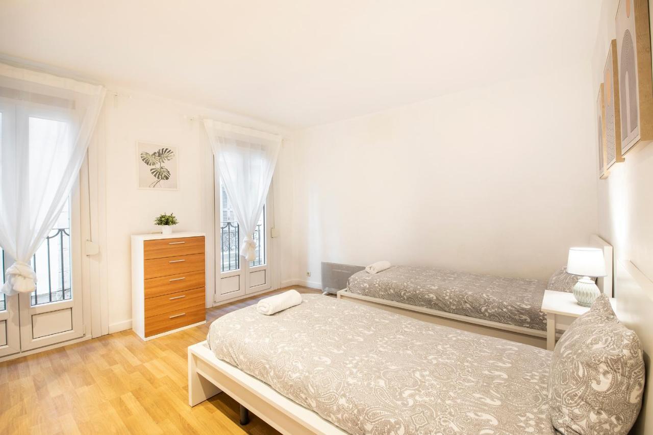 Spacious Old Town Apartment *