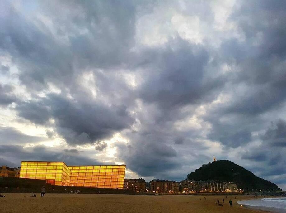 Amplia Con Bano Privado A Pasos De La Playa Habitación en casa particular *