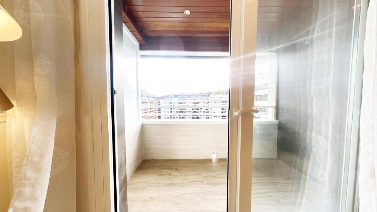 Paradise Luxurious Apartment, Free Parking, 3 Double Rooms, 4 Beds, Terrace, Jacuzzi, New Apartamento *