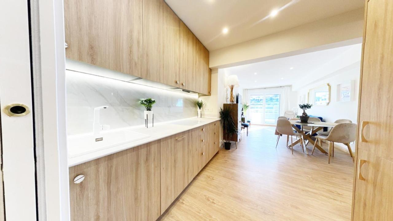 Paradise Luxurious Apartment, Free Parking, 3 Double Rooms, 4 Beds, Terrace, Jacuzzi, New Apartamento