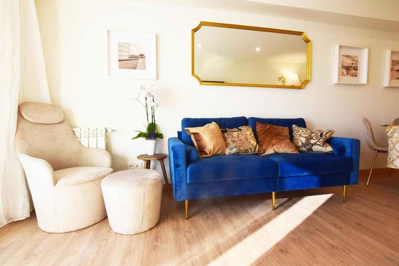 Paradise Luxurious Apartment, Free Parking, 3 Double Rooms, 4 Beds, Terrace, Jacuzzi, New San Sebastián