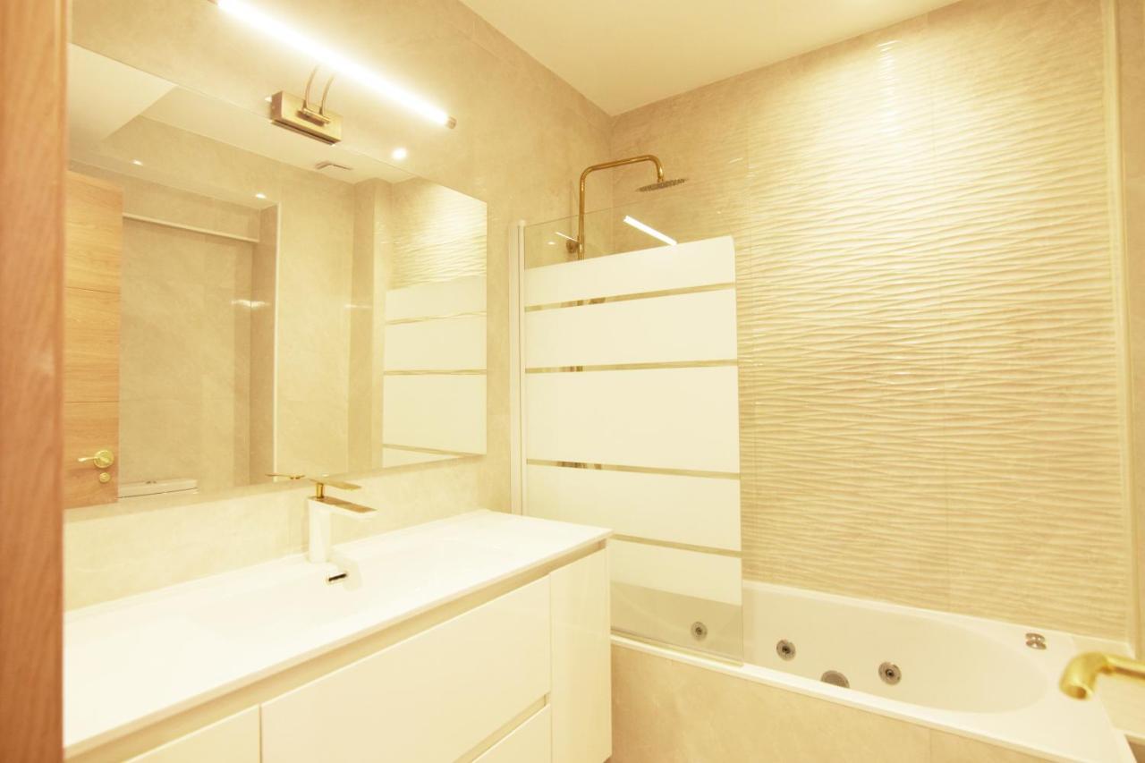 Apartamento Paradise Luxurious Apartment, Free Parking, 3 Double Rooms, 4 Beds, Terrace, Jacuzzi, New *