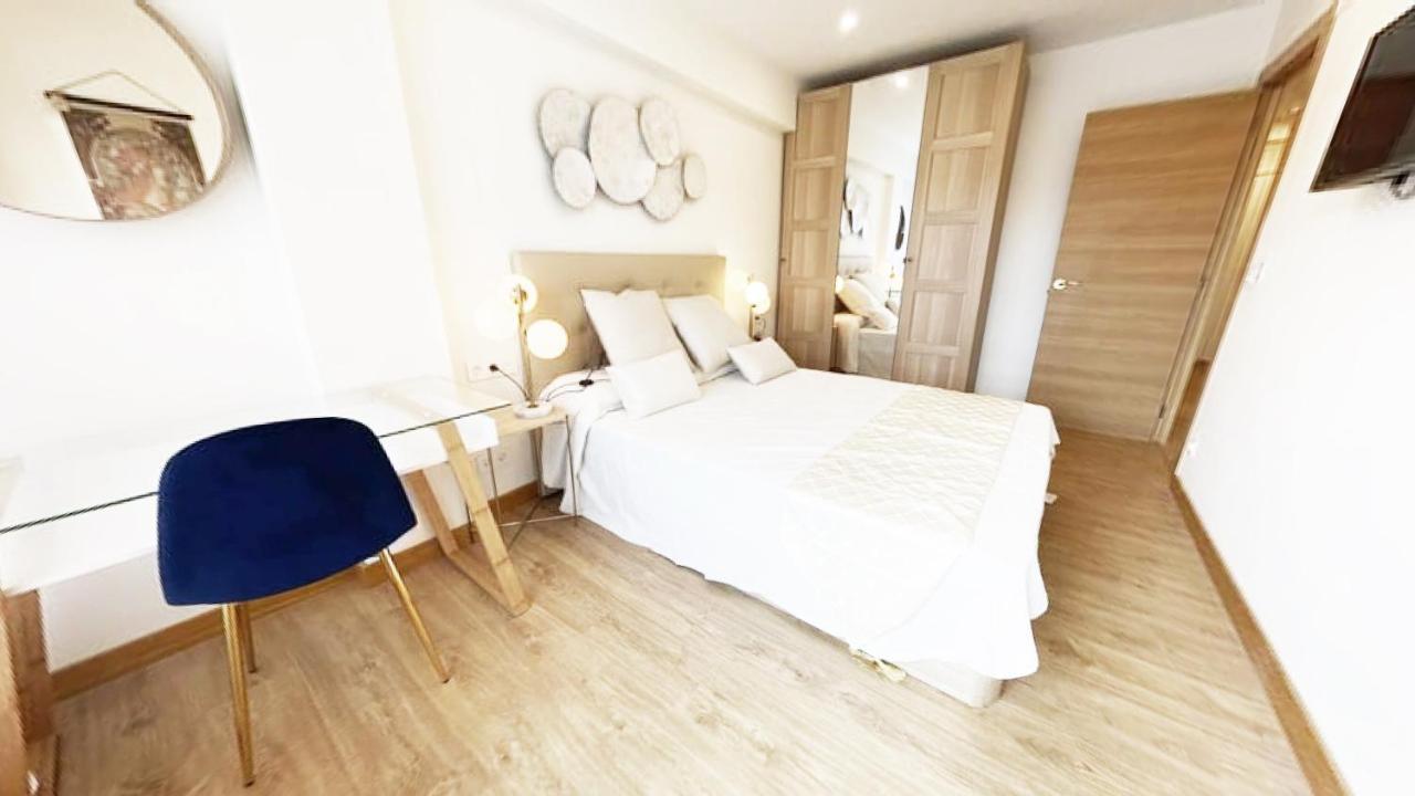 Paradise Luxurious Apartment, Free Parking, 3 Double Rooms, 4 Beds, Terrace, Jacuzzi, New Apartamento San Sebastián