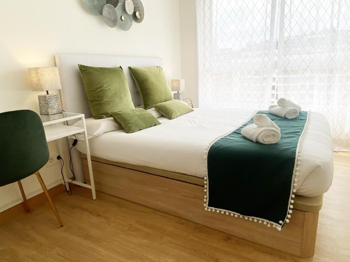 Paradise Luxurious Apartment, Free Parking, 3 Double Rooms, 4 Beds, Terrace, Jacuzzi, New San Sebastián