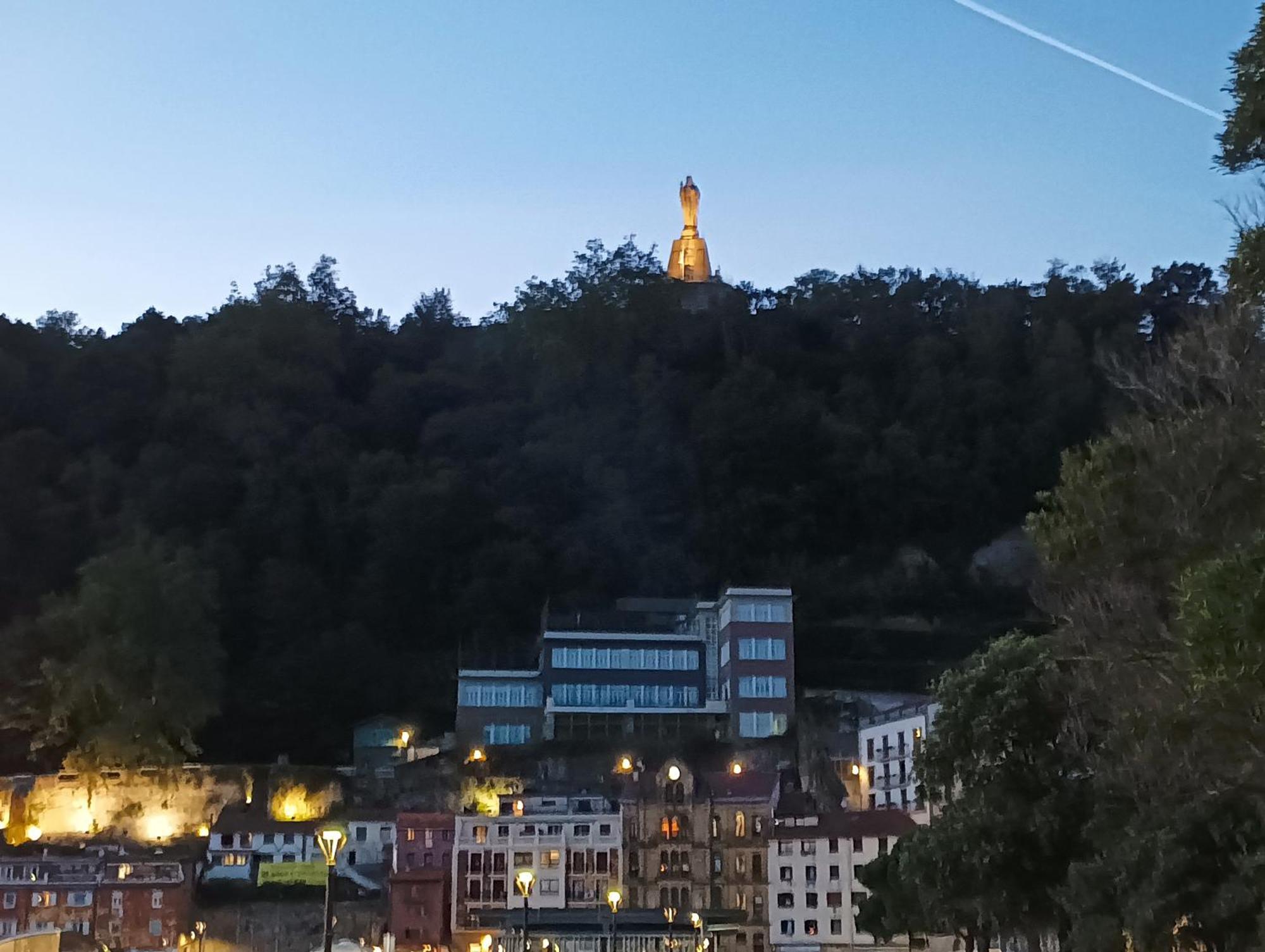 Con Vistas En El Puerto De Donostia *