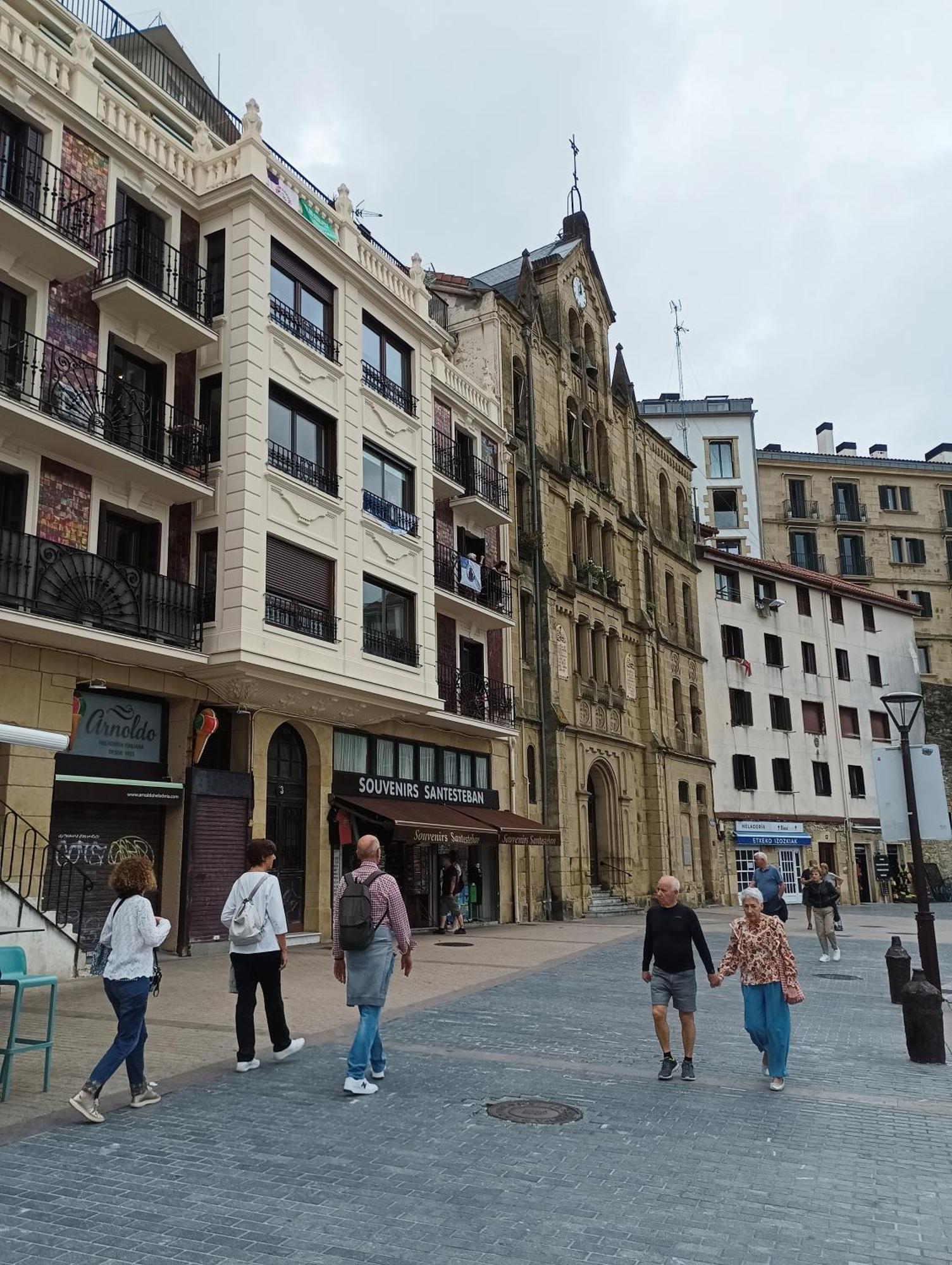Con Vistas En El Puerto De Donostia San Sebastian