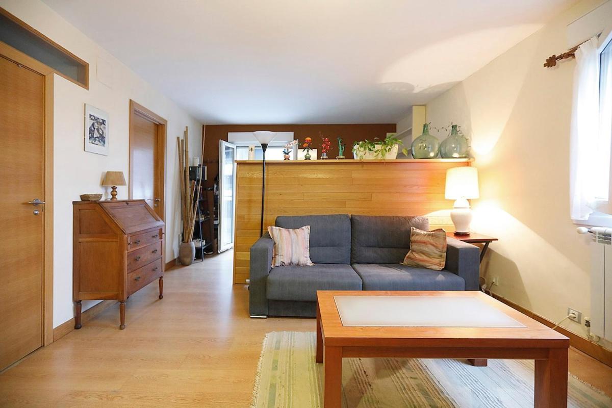 Bright 2 Bedrooms And 2 Bathrooms, Balcony And Views