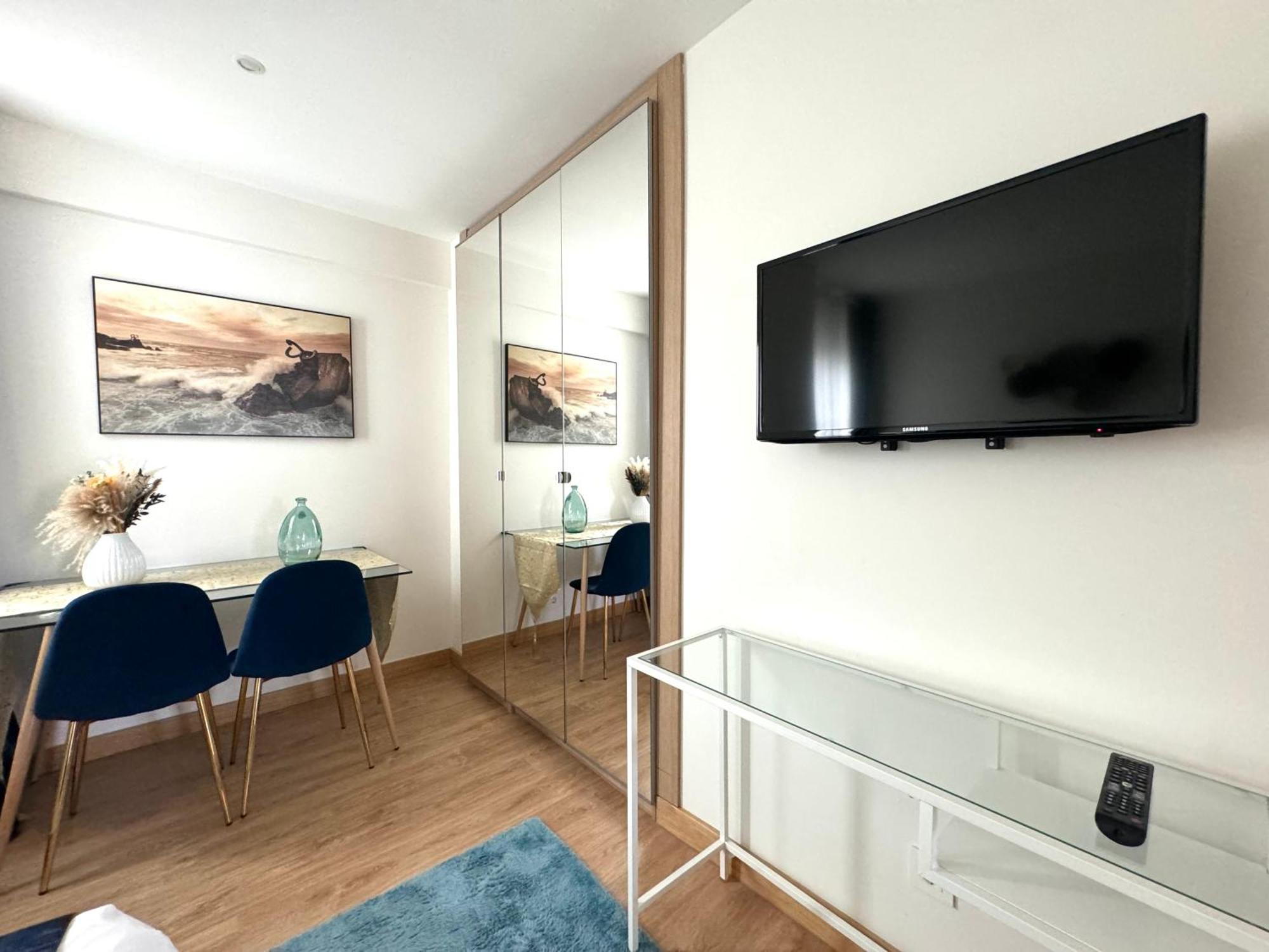 Paradise Luxurious Apartment, Free Parking, 3 Double Rooms, 4 Beds, Terrace, Jacuzzi, New San Sebastián