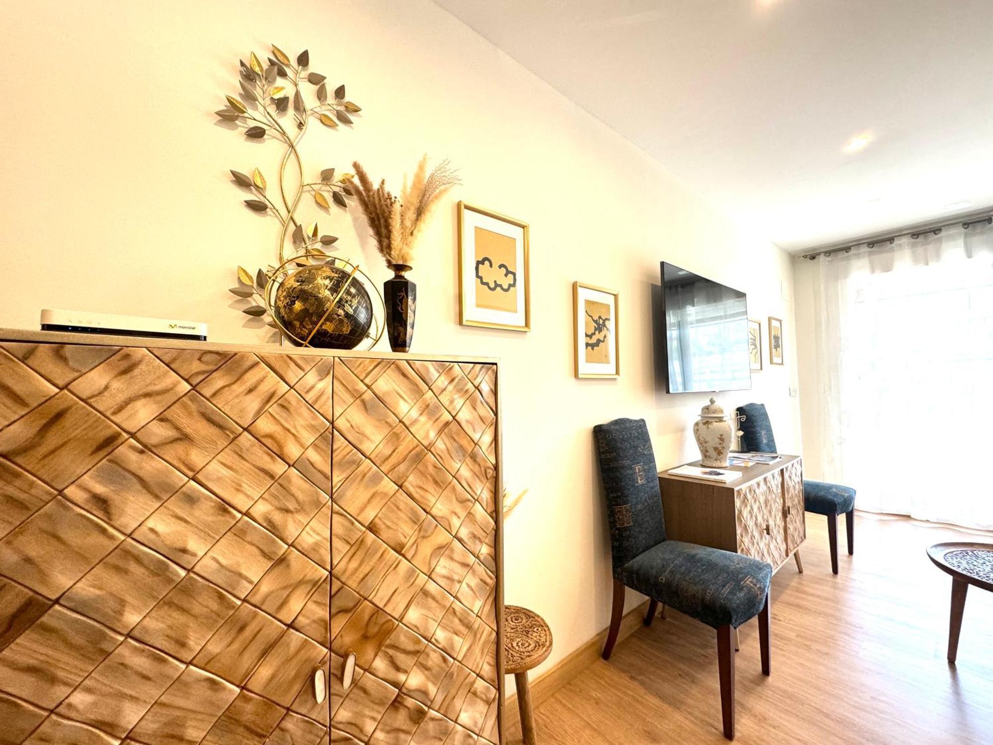 Paradise Luxurious Apartment, Free Parking, 3 Double Rooms, 4 Beds, Terrace, Jacuzzi, New Apartamento San Sebastián