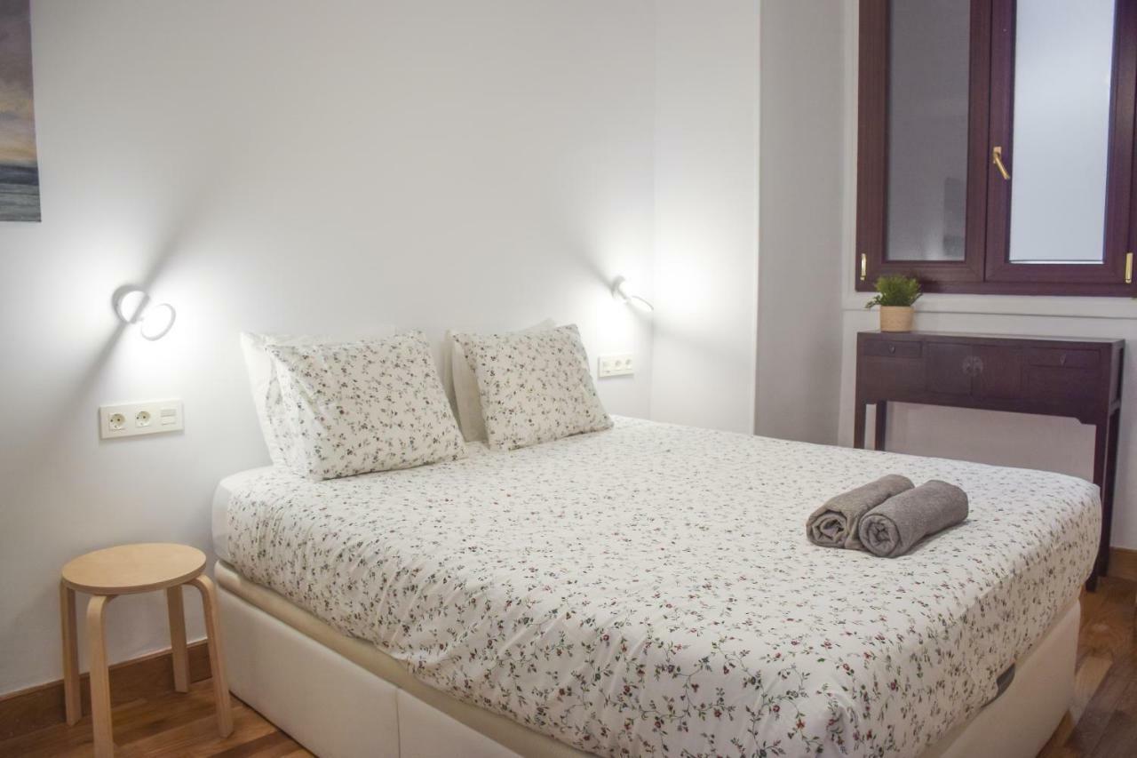 Apartamento San Sebastian's Historic Street! Modern