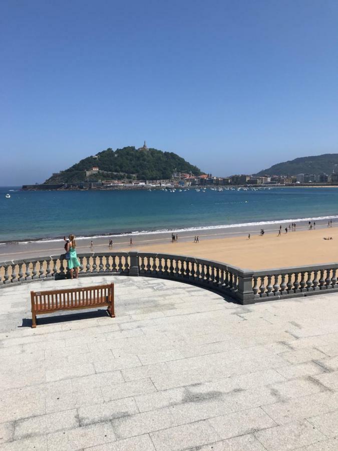 La Madame On La Concha Beach, Seaview Apartment