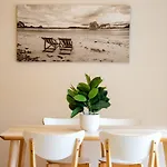 Comfy & Luminous Terrace Apartment